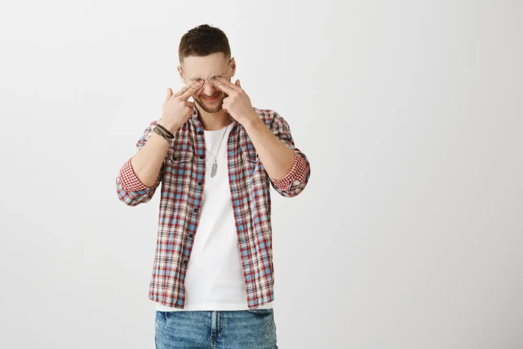 por qué se revientan los vasos capilares del ojo de repente